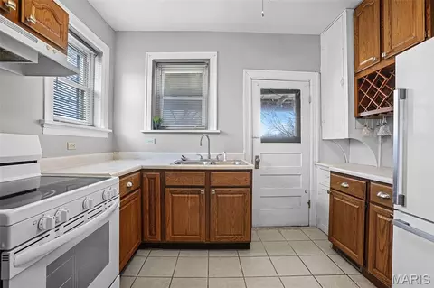 Kitchen - 213 Macarthur St, Washington, MO 63090 photo 1 of 2