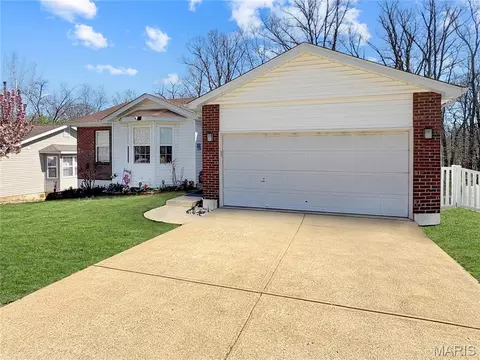 2340 Arkansas Dr, High Ridge, MO 63049
