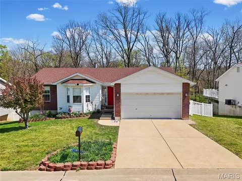 2340 Arkansas Dr, High Ridge, MO 63049