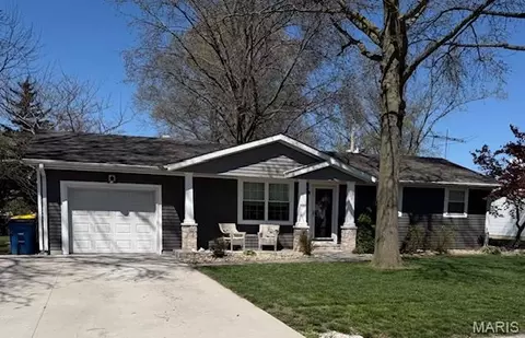 499 W Oak St, Aviston, IL 62216