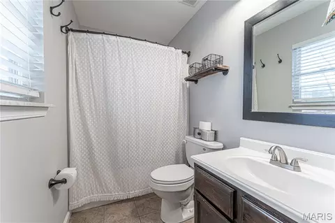 Bath - 1962 Birchwood Dr, Barnhart, MO 63012 photo 1 of 2