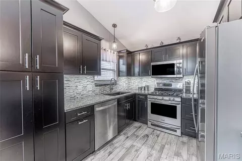 Kitchen - 1962 Birchwood Dr, Barnhart, MO 63012 photo 2 of 2
