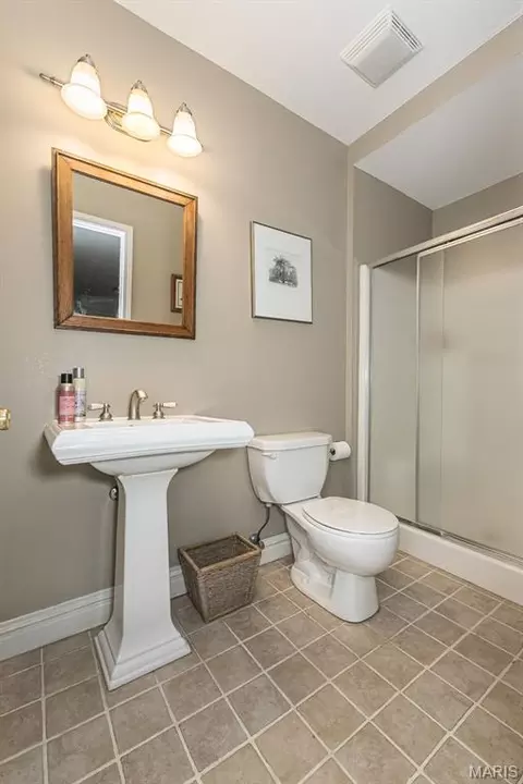 Bath - 136 Crescent Bluff Dr, Eureka, MO 63025 photo 7 of 7