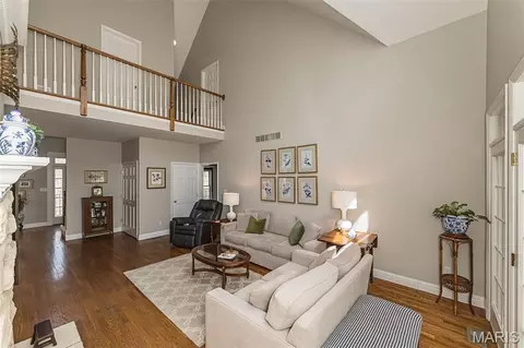 Living - 136 Crescent Bluff Dr, Eureka, MO 63025 photo 4 of 8
