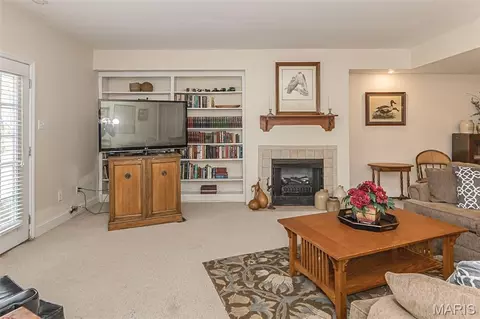 Living - 136 Crescent Bluff Dr, Eureka, MO 63025 photo 6 of 8