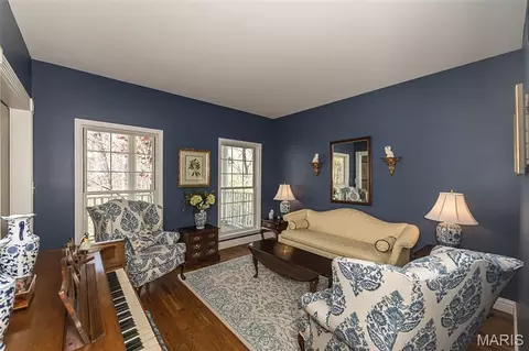 Living - 136 Crescent Bluff Dr, Eureka, MO 63025 photo 2 of 8