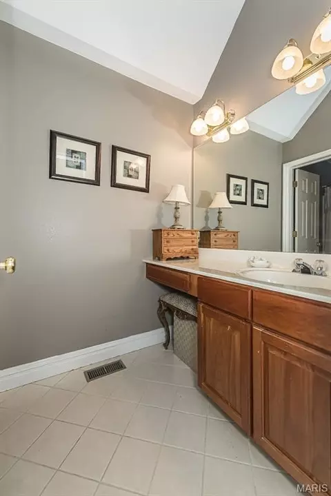 Bath - 136 Crescent Bluff Dr, Eureka, MO 63025 photo 5 of 7