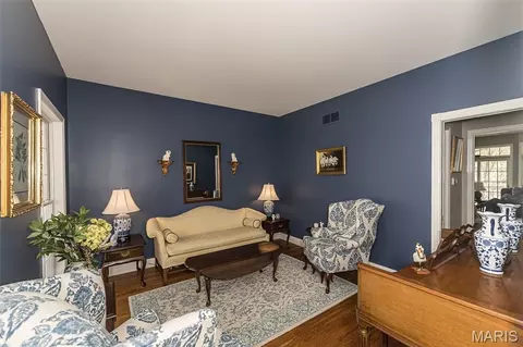 Living - 136 Crescent Bluff Dr, Eureka, MO 63025 photo 1 of 8