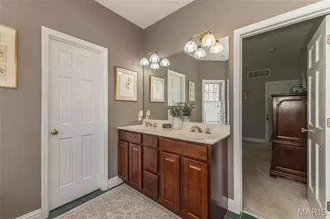 Bath - 136 Crescent Bluff Dr, Eureka, MO 63025 photo 3 of 7