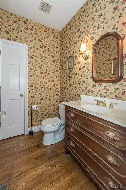 Bath - 136 Crescent Bluff Dr, Eureka, MO 63025 photo 1 of 7