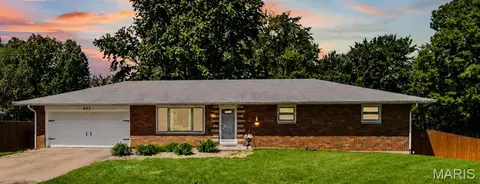 803 Valley Dr, Maryville, IL 62062