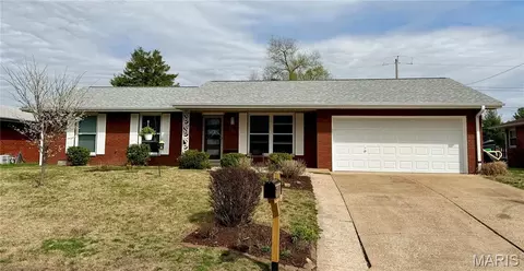 128 Stacy Dr, Fairview Heights, IL 62208