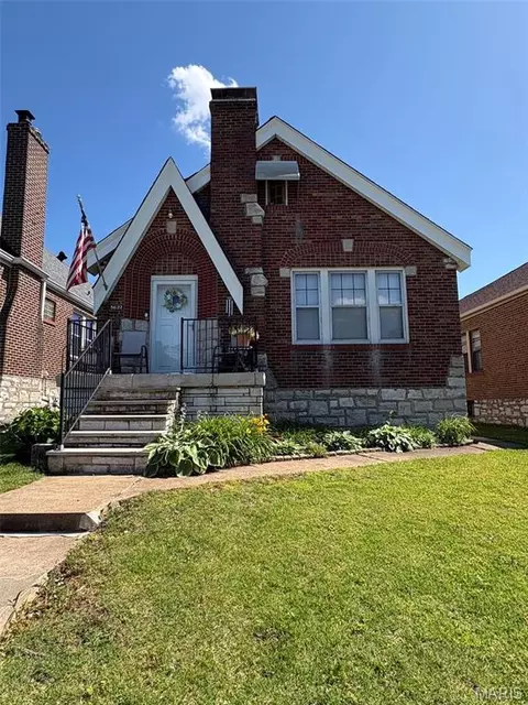 5622 Pernod Ave, Saint Louis, MO 63139