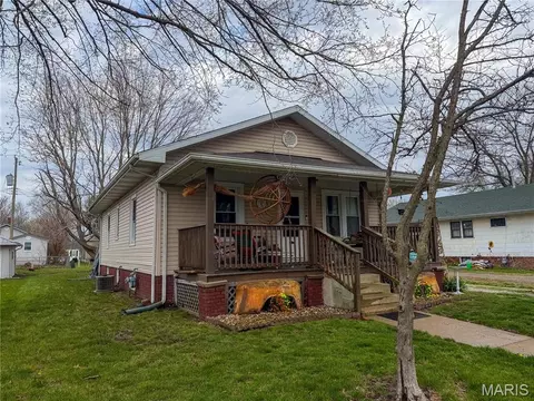 818 S State St, Litchfield, IL 62056
