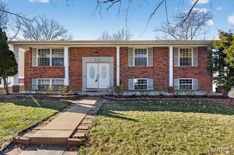 821 Courtland Pl, Manchester, MO 63021