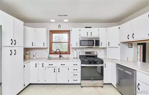 Kitchen - 29086 State Highway Aa, Wright City, MO 63390 photo 2 of 3