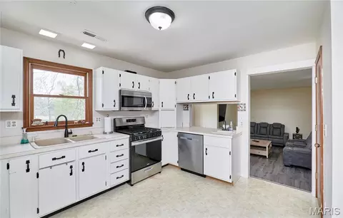 Kitchen - 29086 State Highway Aa, Wright City, MO 63390 photo 3 of 3