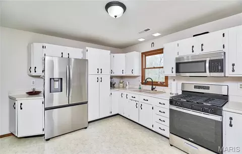 Kitchen - 29086 State Highway Aa, Wright City, MO 63390 photo 1 of 3