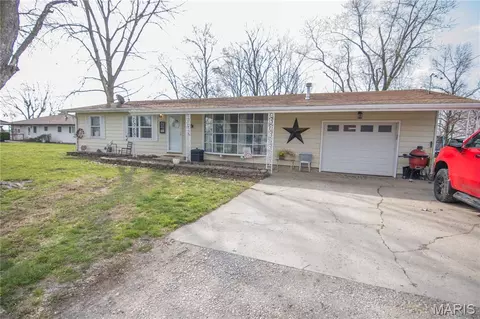 416 E Bayles St, Brownstown, IL 62418