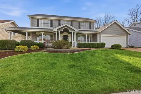 15852 Cedarmill Dr, Chesterfield, MO 63017