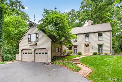 13595 Featherstone Dr, Saint Louis, MO 63131