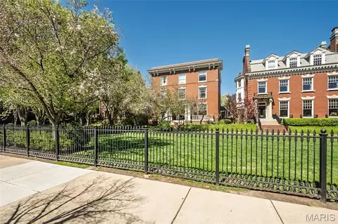 55 Maryland Plz #2E, Saint Louis, MO 63108