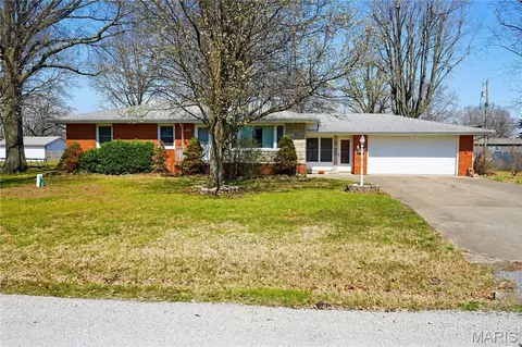 705 E 2nd South St, Mount Olive, IL 62069