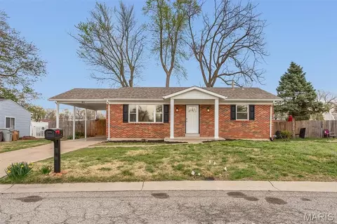 45 Saint Lawrence Dr, Saint Peters, MO 63376