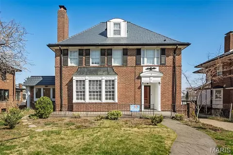 77 Aberdeen Pl, Clayton, MO 63105