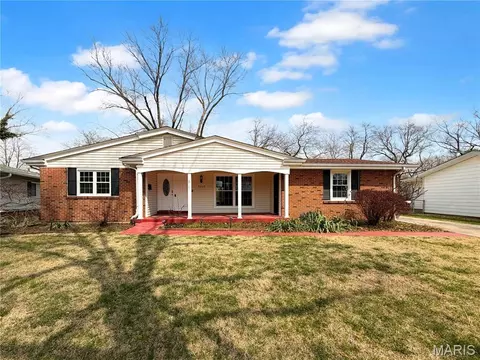 3325 Steed Dr, Florissant, MO 63033