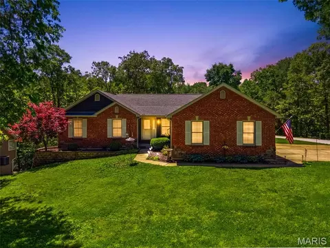 6042 Richmond Dr, Hillsboro, MO 63050
