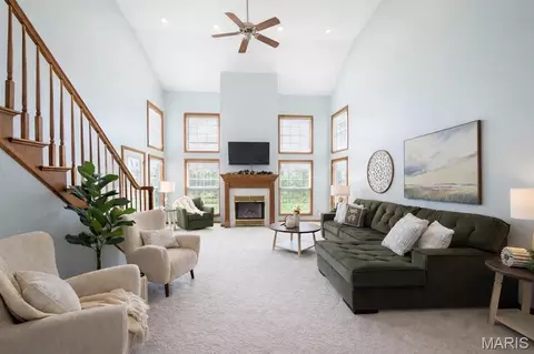 718 Willow Brook Dr, Farmington, MO 63640