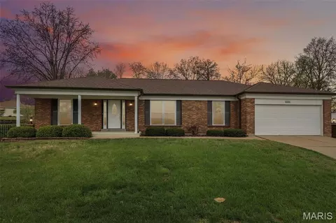 5421 Regalway Dr, Saint Louis, MO 63129