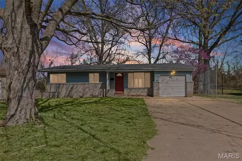 10822 Hallwood Dr, Saint Louis, MO 63136