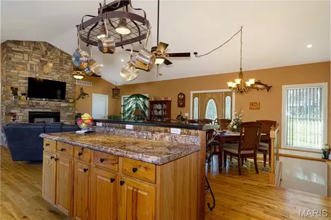 19855 19 Hwy, Steelville, MO 65565