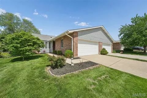 1621 Rosewall Dr #F, Saint Charles, MO 63303