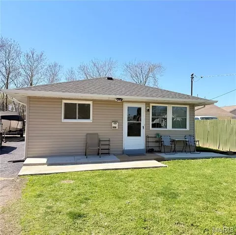 9907 Erie Dr, Saint Louis, MO 63125