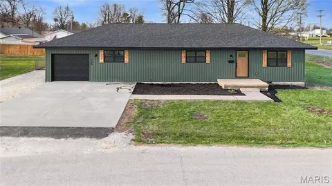 905 W Maple St, Bowling Green, MO 63334