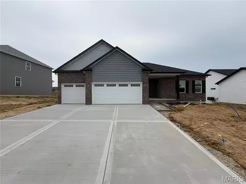 1223 Ole Town Bridge Dr, O'fallon, IL 62269