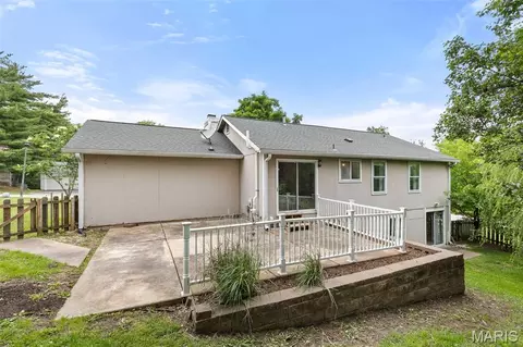 Exterior - 16118 Castlerea Blvd, Ellisville, MO 63021 photo 2 of 6