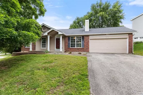 16118 Castlerea Blvd, Ellisville, MO 63021