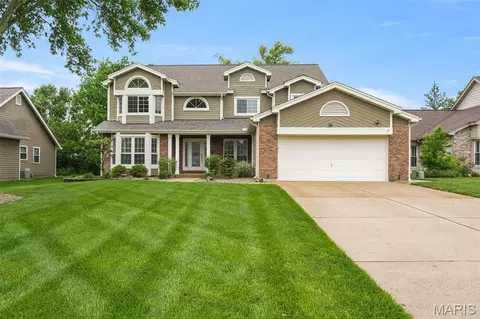 911 Hemingway Ln, Weldon Spring, MO 63304