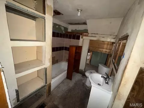 Bath - 111 E Vine St, Sullivan, MO 63080 photo 2 of 2