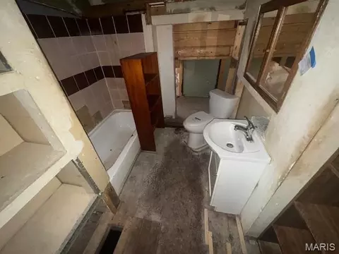 Bath - 111 E Vine St, Sullivan, MO 63080 photo 1 of 2