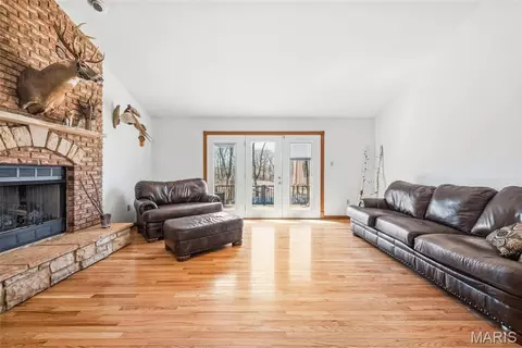 Living - 724 River Trails Rd, Union, MO 63084 photo 1 of 3