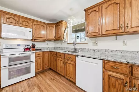 Kitchen - 724 River Trails Rd, Union, MO 63084 photo 2 of 3