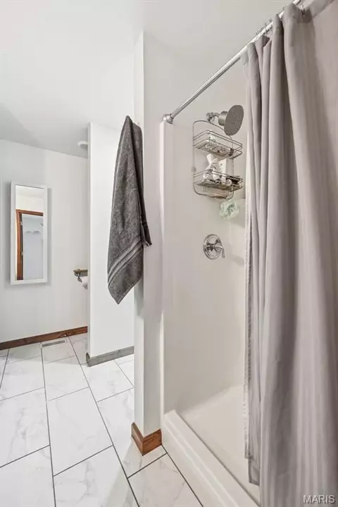 Bath - 724 River Trails Rd, Union, MO 63084 photo 4 of 7