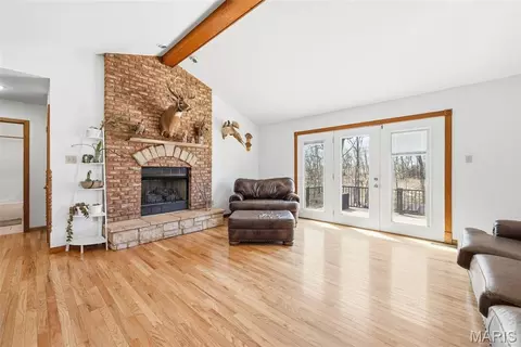 Living - 724 River Trails Rd, Union, MO 63084 photo 2 of 3