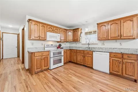 Kitchen - 724 River Trails Rd, Union, MO 63084 photo 3 of 3