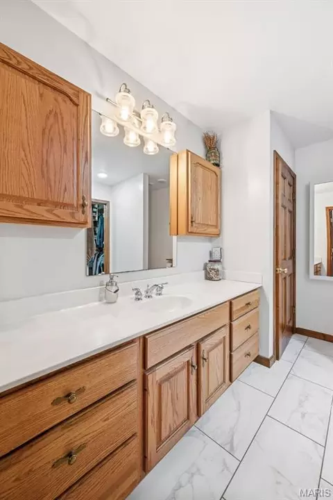 Bath - 724 River Trails Rd, Union, MO 63084 photo 3 of 7